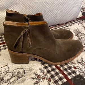 New Alberto Fermani suede boots